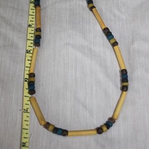MULTI COLORED BEADED NECKLACE W/TWIST CLOSURE(7.5)